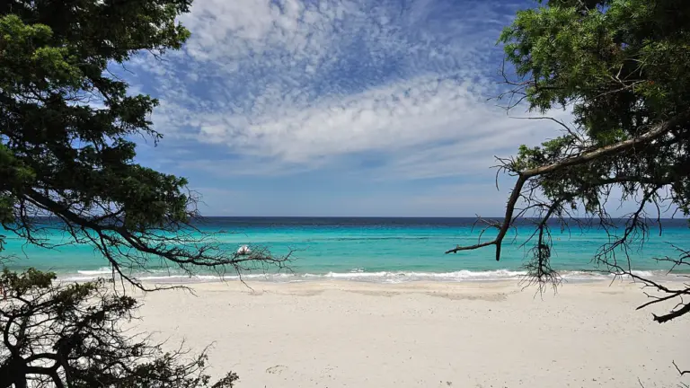 Belle plage de sable fin